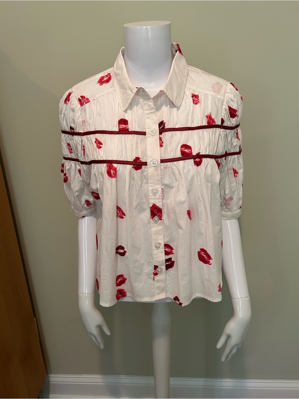 Maeve off white Blouse with Red Lip Print